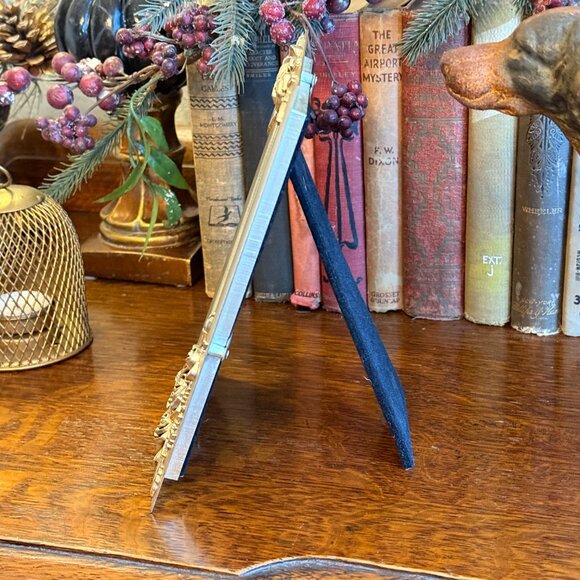 Vintage Frame with 3D Roses and Wedding Picture - Picture 11 of 13